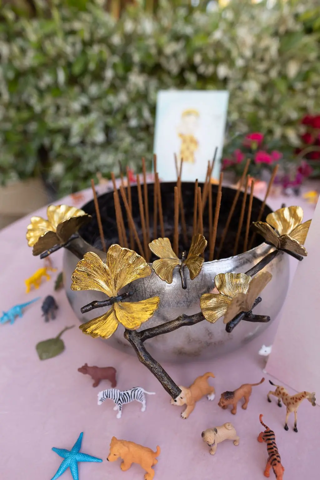 Incense bowl with gold ginkgo leaves and animal figurines